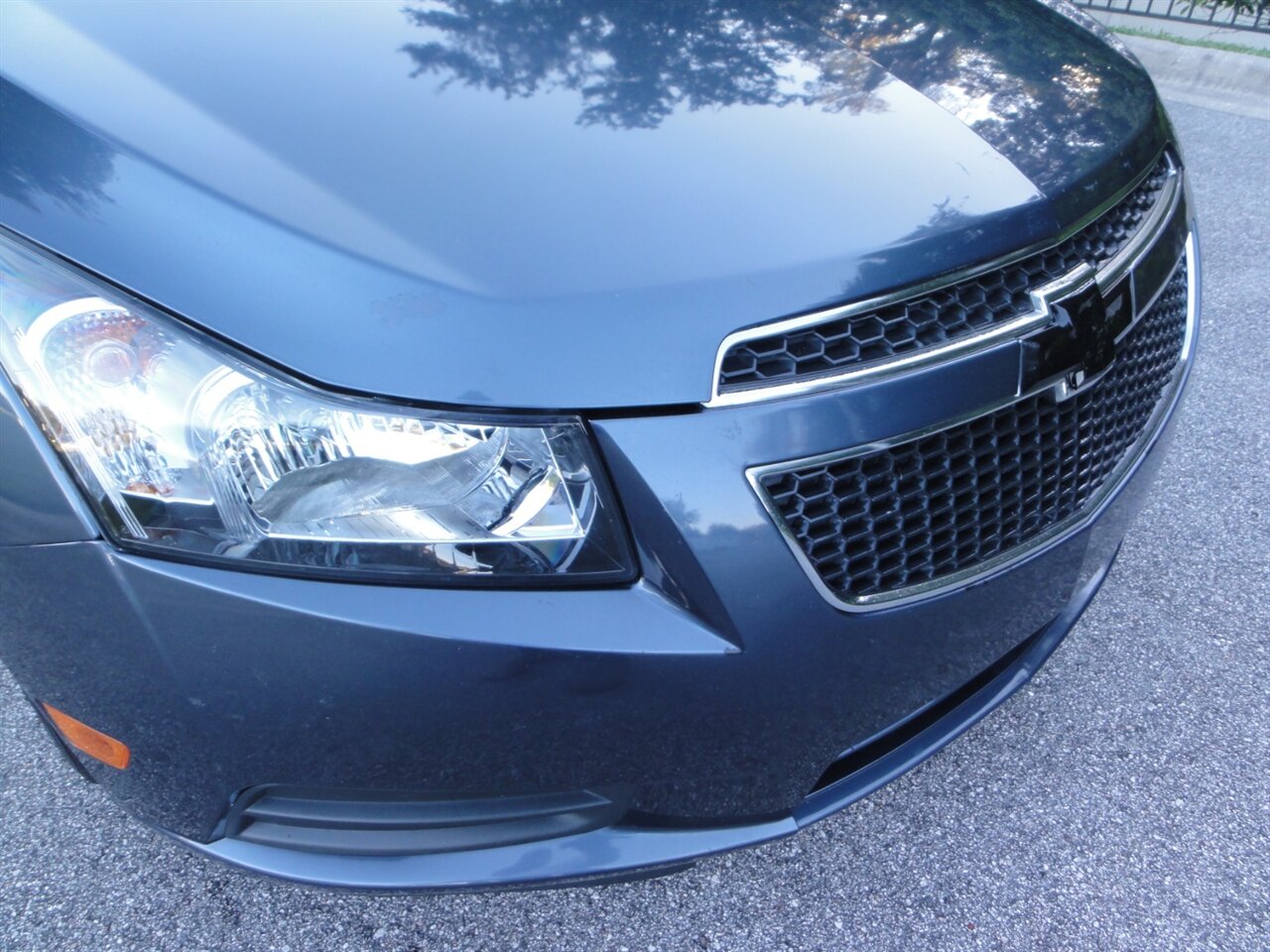 2013 Chevrolet Cruze LS Auto - Photo 7 - Deland, FL 32720