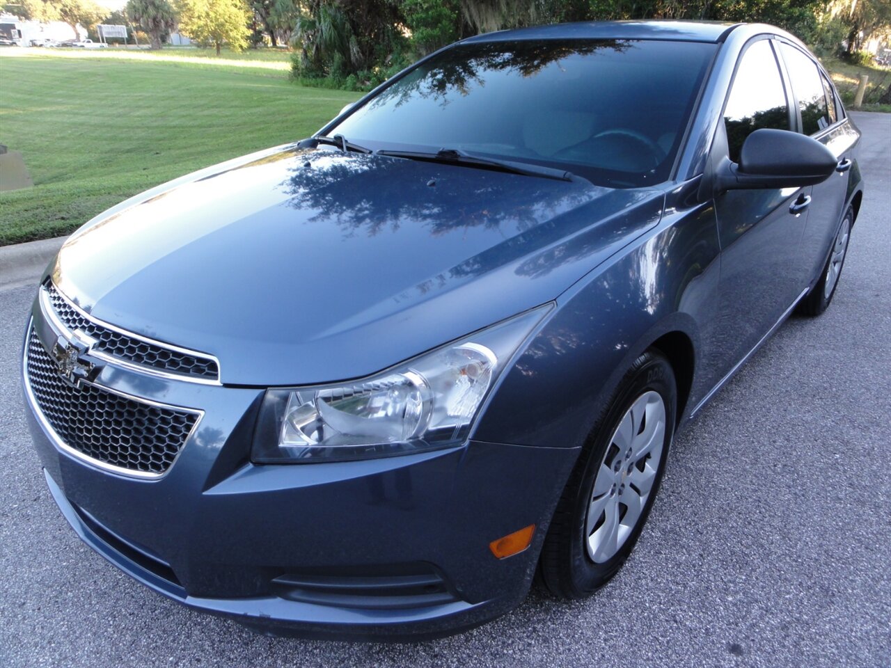 2013 Chevrolet Cruze LS Auto - Photo 2 - Deland, FL 32720