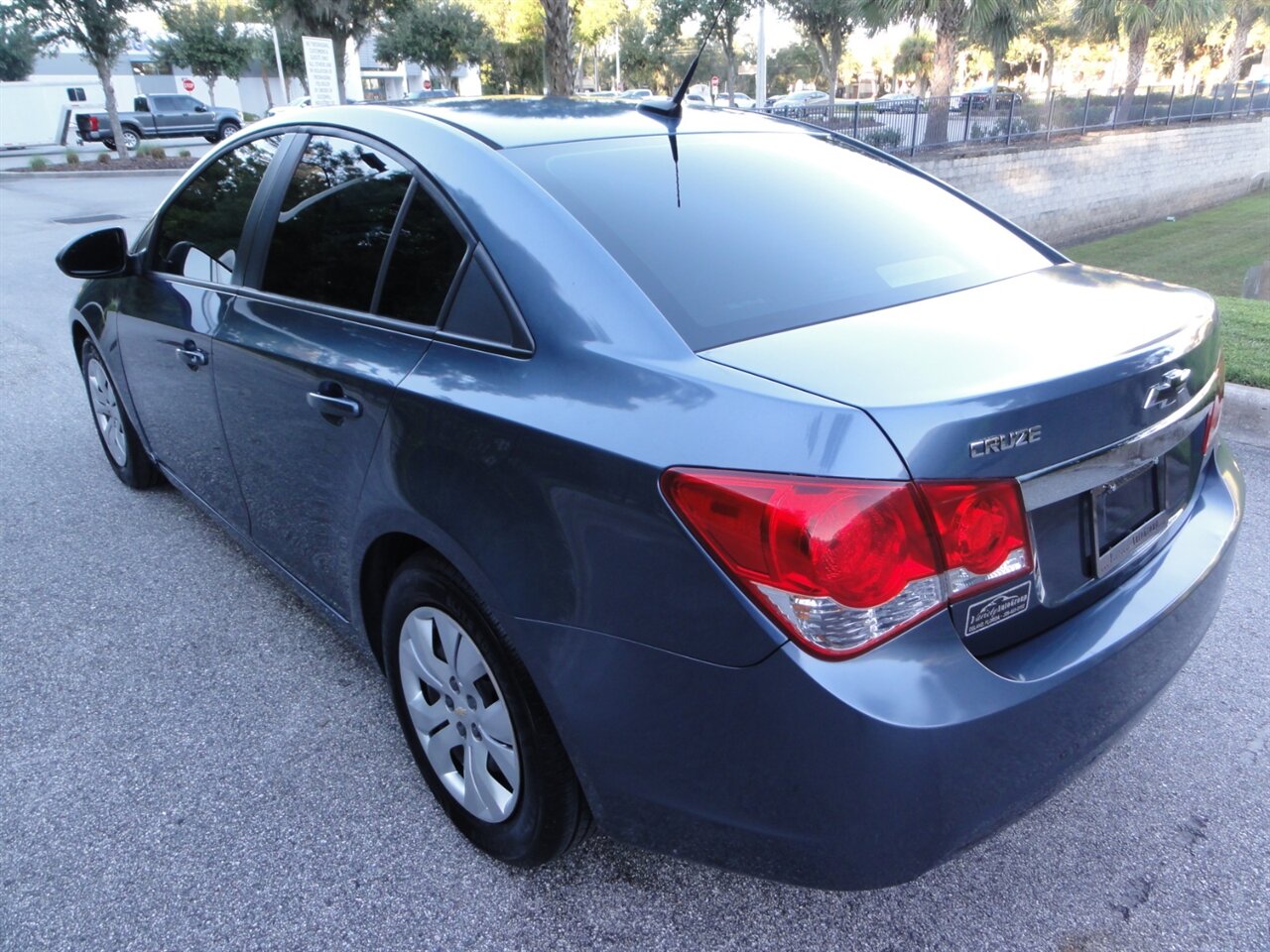 2013 Chevrolet Cruze LS Auto - Photo 4 - Deland, FL 32720