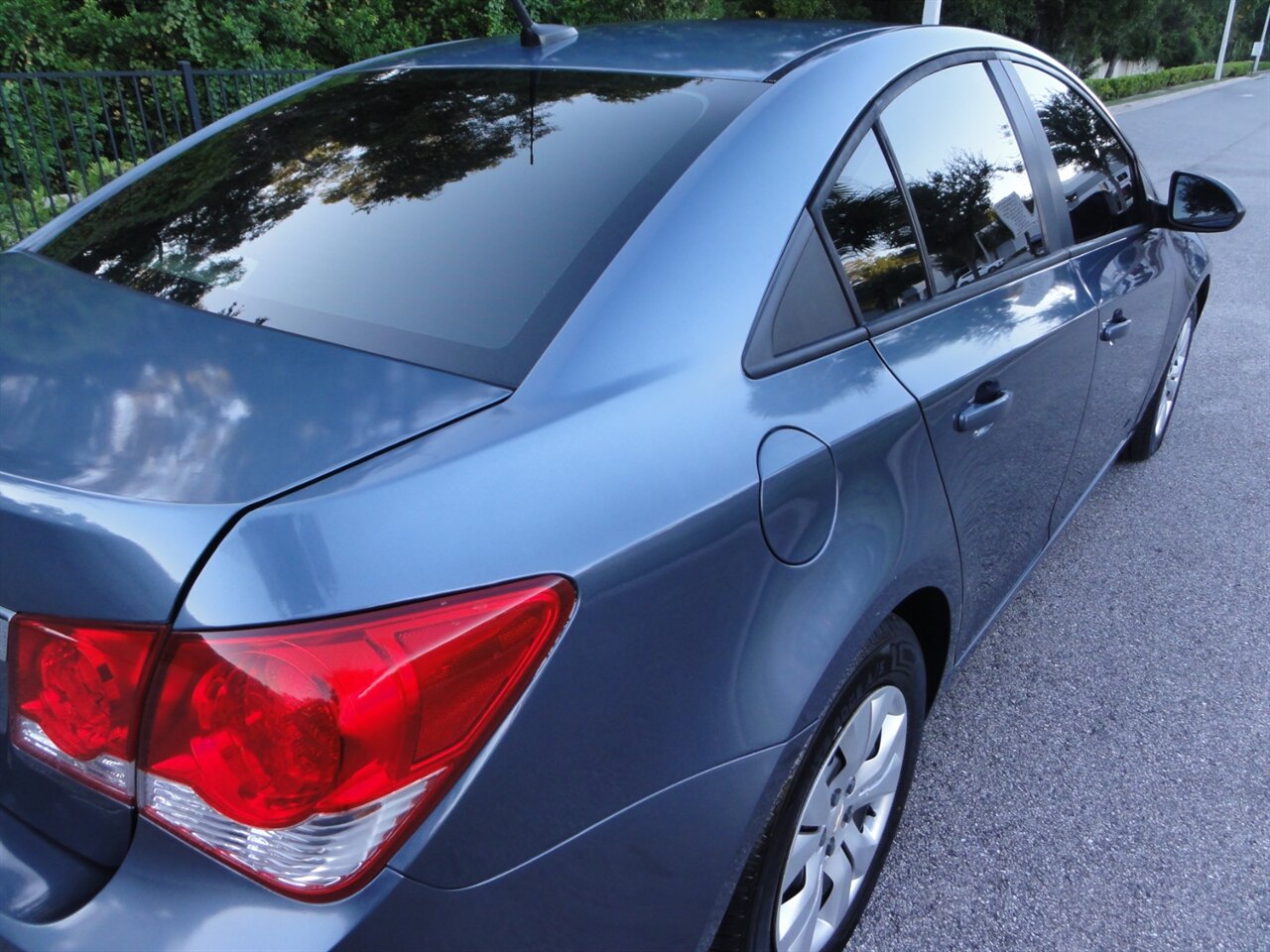2013 Chevrolet Cruze LS Auto - Photo 13 - Deland, FL 32720