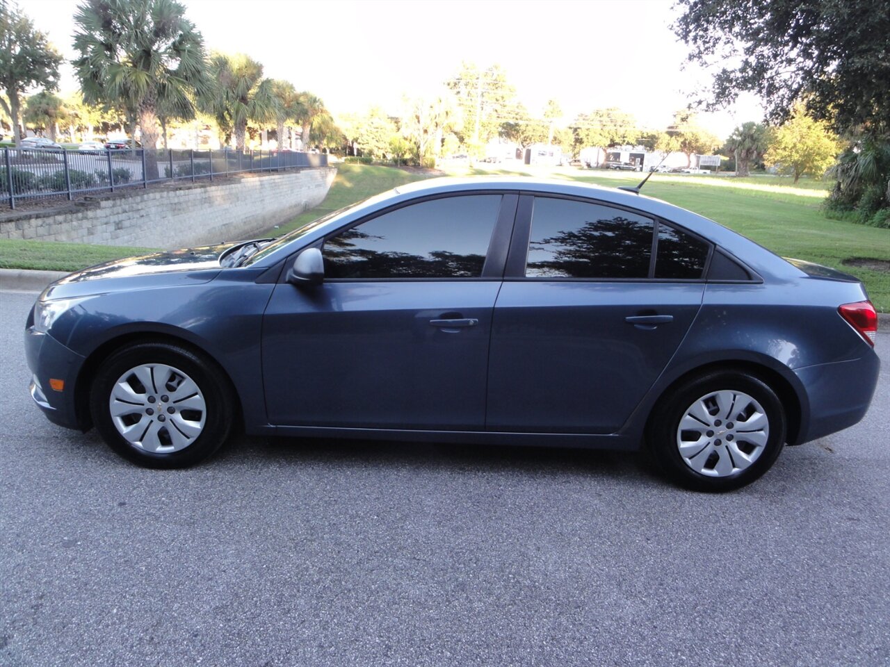 2013 Chevrolet Cruze LS Auto - Photo 16 - Deland, FL 32720