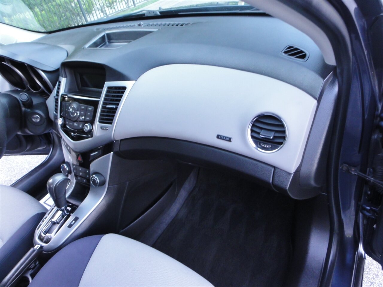 2013 Chevrolet Cruze LS Auto - Photo 38 - Deland, FL 32720