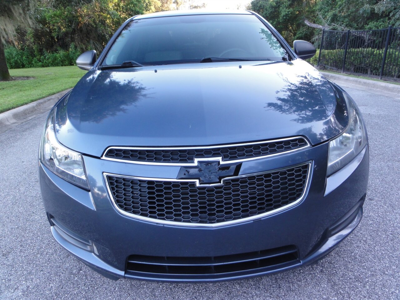 2013 Chevrolet Cruze LS Auto - Photo 5 - Deland, FL 32720