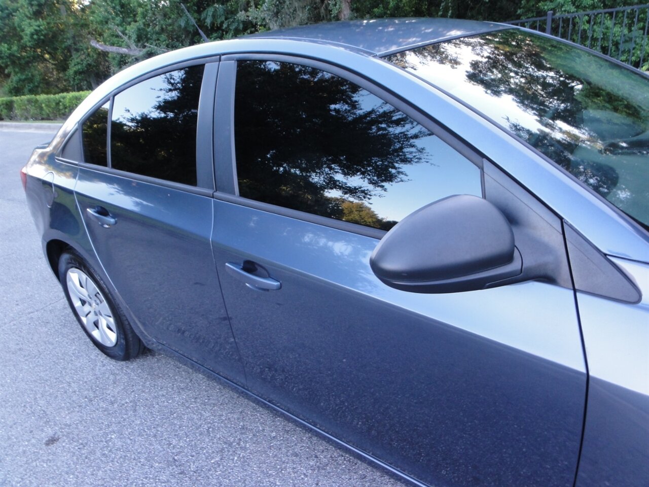 2013 Chevrolet Cruze LS Auto - Photo 10 - Deland, FL 32720