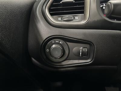 2023 Jeep Renegade Latitude   - Photo 19 - Austin, TX 78753