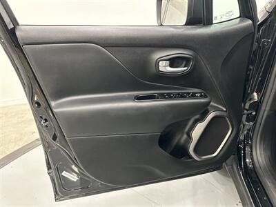 2023 Jeep Renegade Latitude   - Photo 9 - Austin, TX 78753