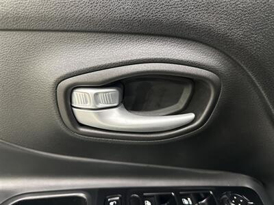 2023 Jeep Renegade Latitude   - Photo 16 - Austin, TX 78753