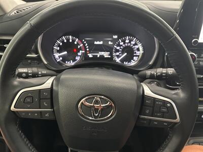 2023 Toyota Highlander XLE   - Photo 17 - Austin, TX 78753