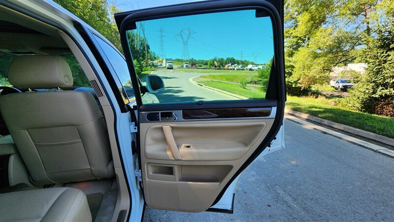 2008 Volkswagen Touareg 2 V8 FSI   - Photo 16 - Manassas, VA 20112