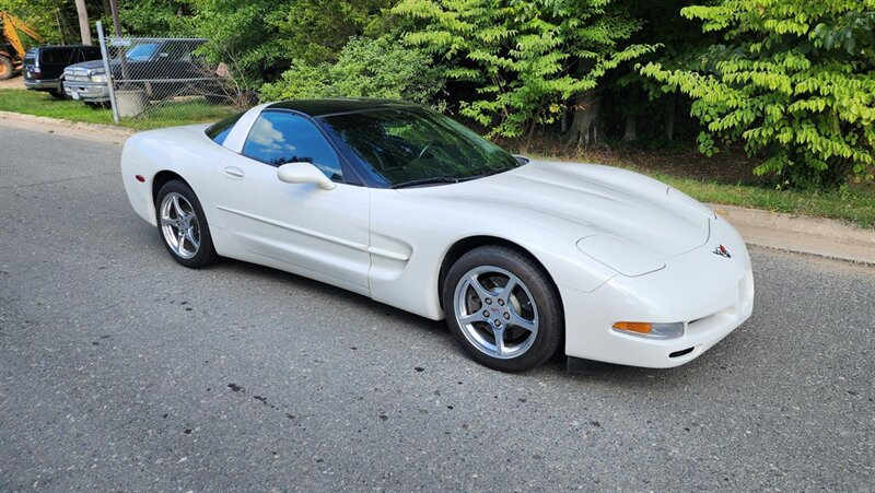 2001 Chevrolet Corvette   - Photo 1 - Manassas, VA 20112