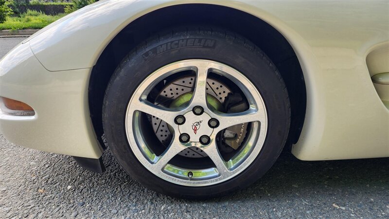 2001 Chevrolet Corvette   - Photo 9 - Manassas, VA 20112