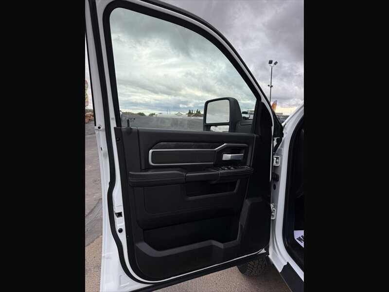 2024 RAM 3500 SLT - Photo 8 - Roosevelt, UT 84066