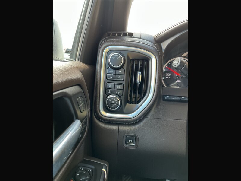 2021 Chevrolet Silverado 1500 LTZ - Photo 11 - Roosevelt, UT 84066