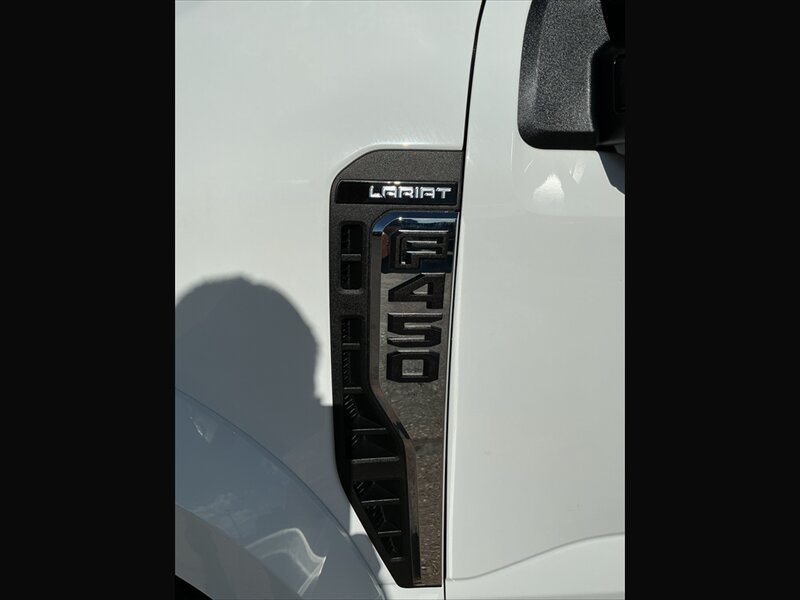 2024 Ford F-450 Super Duty Lariat - Photo 5 - Roosevelt, UT 84066