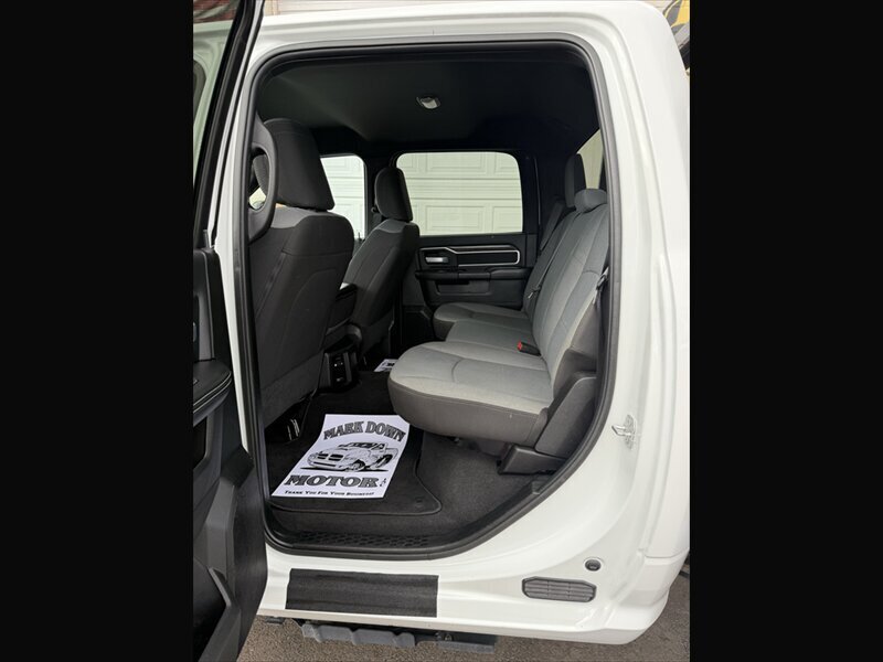 2024 RAM Ram 3500 Chassis Cab SLT - Photo 15