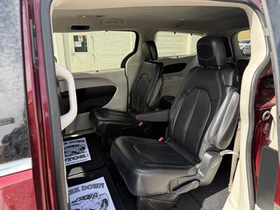 2018 Chrysler Pacifica Touring L   - Photo 14 - Roosevelt, UT 84066