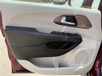 2018 Chrysler Pacifica Touring L   - Photo 5 - Roosevelt, UT 84066