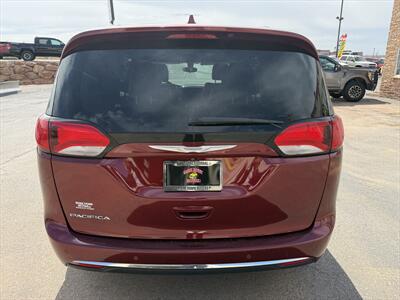 2018 Chrysler Pacifica Touring L   - Photo 3 - Roosevelt, UT 84066