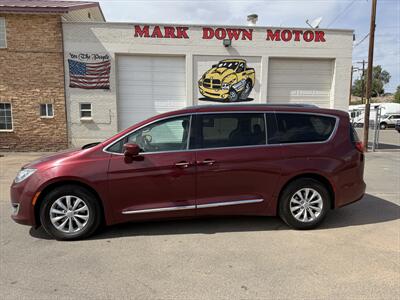 2018 Chrysler Pacifica Touring L   - Photo 2 - Roosevelt, UT 84066
