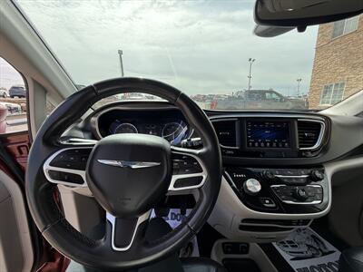 2018 Chrysler Pacifica Touring L   - Photo 8 - Roosevelt, UT 84066