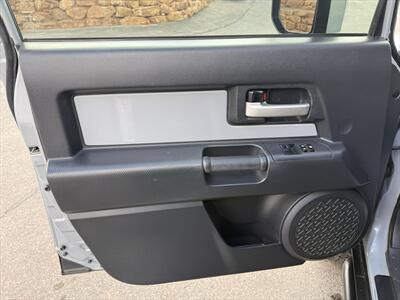 2014 Toyota FJ Cruiser   - Photo 6 - Roosevelt, UT 84066