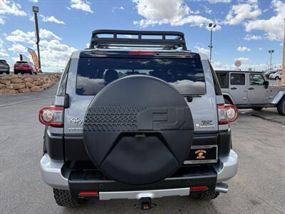 2014 Toyota FJ Cruiser   - Photo 4 - Roosevelt, UT 84066