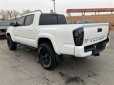 2022 Toyota Tacoma SR5 V6   - Photo 10 - Roosevelt, UT 84066