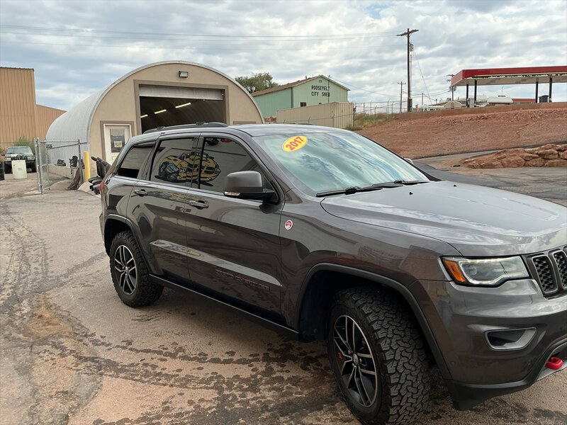2017 Jeep Grand Cherokee Trailhawk - Photo 2 - Roosevelt, UT 84066