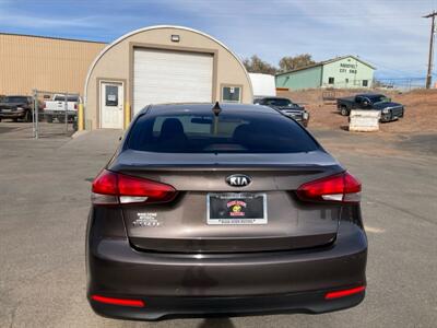 2017 Kia Forte LX   - Photo 6 - Roosevelt, UT 84066