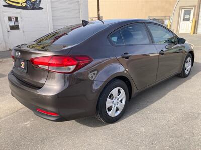 2017 Kia Forte LX   - Photo 5 - Roosevelt, UT 84066