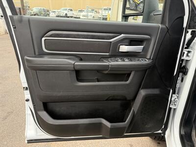 2024 RAM 3500 SLT   - Photo 4 - Roosevelt, UT 84066