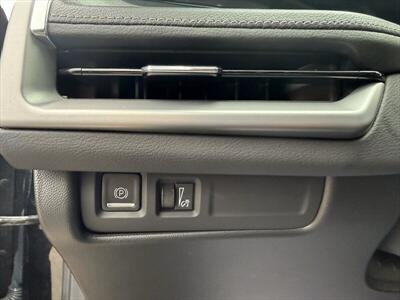 2024 Cadillac XT4 Premium Luxury   - Photo 8 - Roosevelt, UT 84066
