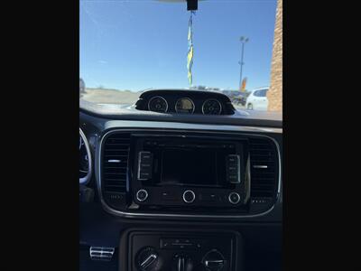 2013 Volkswagen Beetle Convertible Turbo   - Photo 12 - Roosevelt, UT 84066