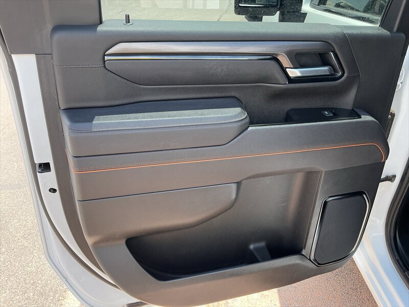 2025 GMC Sierra 2500 AT4 - Photo 14 - Roosevelt, UT 84066