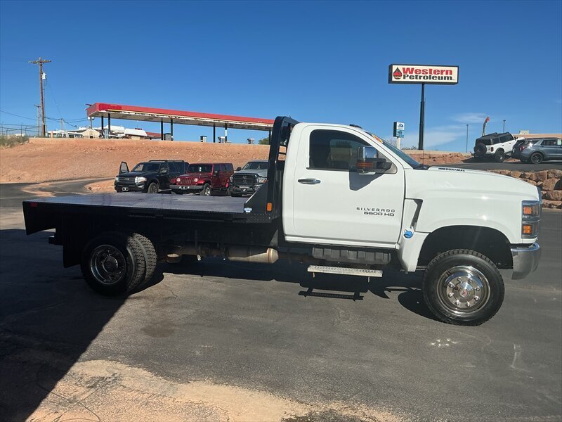 2023 Chevrolet Silverado 4500HD FLAT BED - Photo 5 - Roosevelt, UT 84066