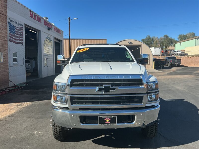 2023 Chevrolet Silverado 4500HD FLAT BED - Photo 3 - Roosevelt, UT 84066