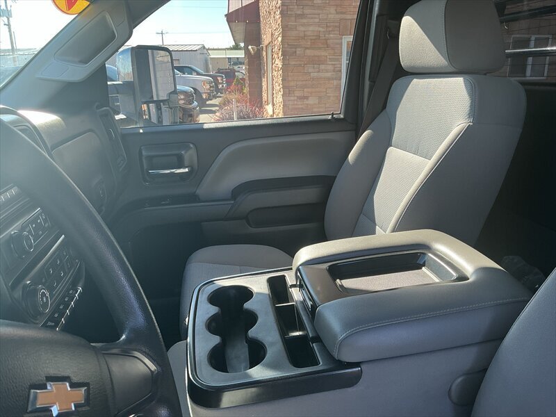 2023 Chevrolet Silverado 4500HD FLAT BED - Photo 6 - Roosevelt, UT 84066