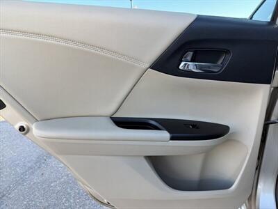 2015 Honda Accord EX-L   - Photo 15 - Roosevelt, UT 84066