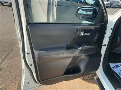 2020 Toyota Tacoma TRD Off-Road   - Photo 5 - Roosevelt, UT 84066