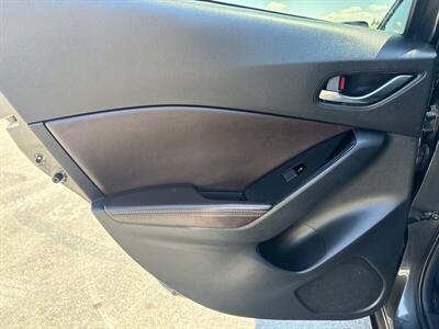 2018 Mazda Mazda3 Touring   - Photo 16 - Roosevelt, UT 84066