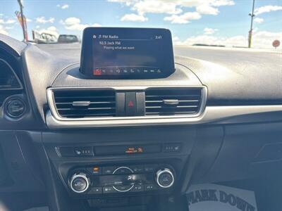 2018 Mazda Mazda3 Touring   - Photo 10 - Roosevelt, UT 84066