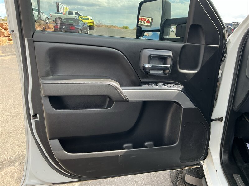 2019 Chevrolet Silverado 2500 LT - Photo 6 - Roosevelt, UT 84066