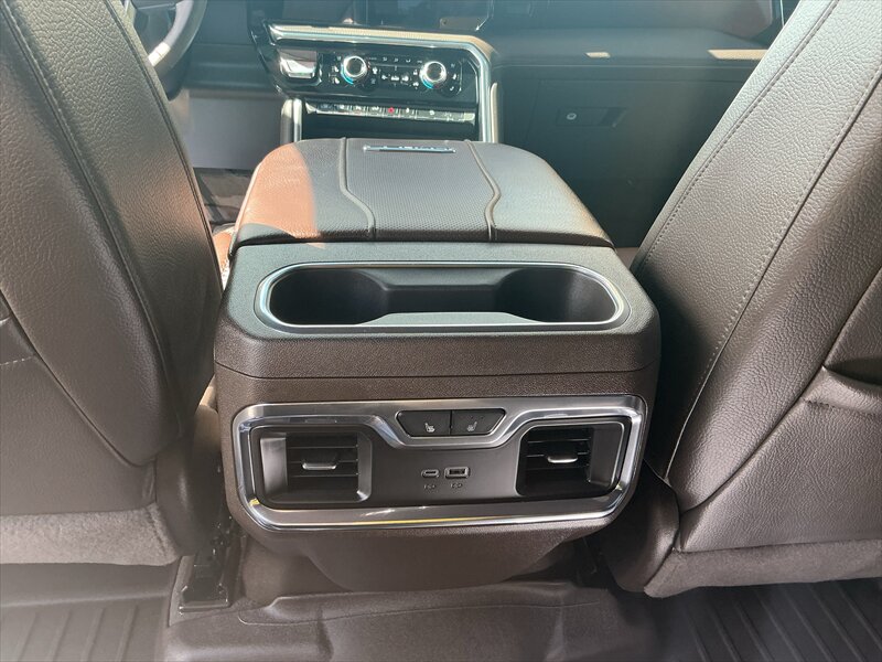 2024 GMC Sierra 3500 Denali - Photo 15 - Roosevelt, UT 84066
