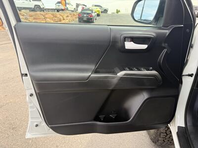 2020 Toyota Tacoma TRD Off-Road   - Photo 6 - Roosevelt, UT 84066