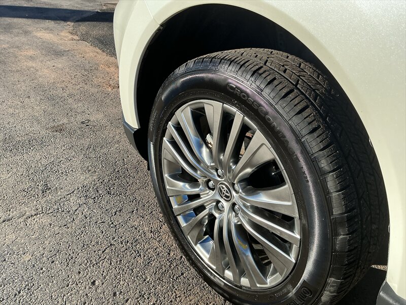 2022 Toyota Venza XLE - Photo 6 - Roosevelt, UT 84066