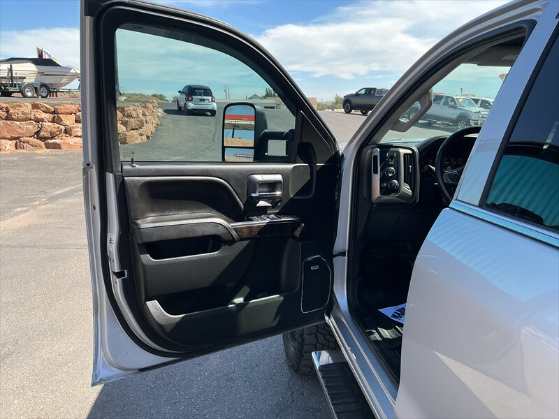 2015 GMC Sierra 2500 Denali - Photo 8 - Roosevelt, UT 84066