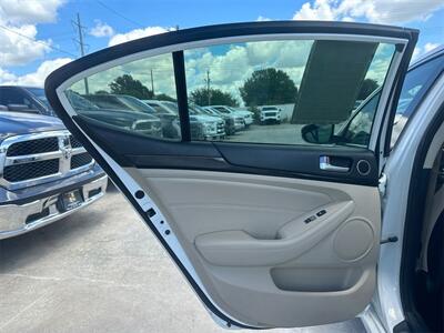 2016 Kia Cadenza Premium   - Photo 24 - McKinney, TX 75070
