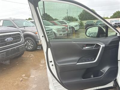 2022 Toyota RAV4 Hybrid Limited   - Photo 33 - McKinney, TX 75070