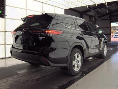 2020 Toyota Highlander Hybrid LE   - Photo 2 - McKinney, TX 75070
