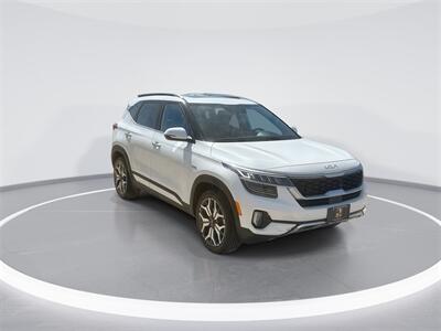2022 Kia Seltos SX   - Photo 2 - McKinney, TX 75070